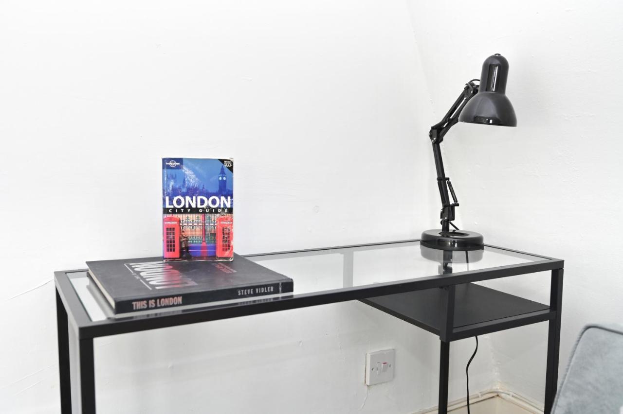 Soho, Piccadilly & Chinatown - Two Bedroom & Two Double Beds Apartment London Eksteriør billede